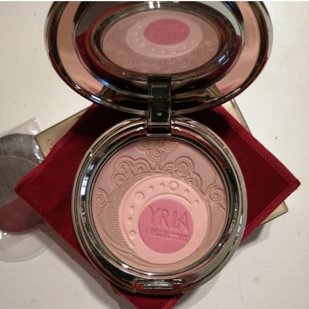 Pink Compact Powder - Picture 2 of 11